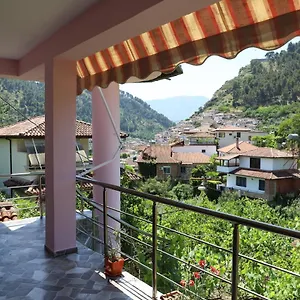 Bumbli , Berat Albanië